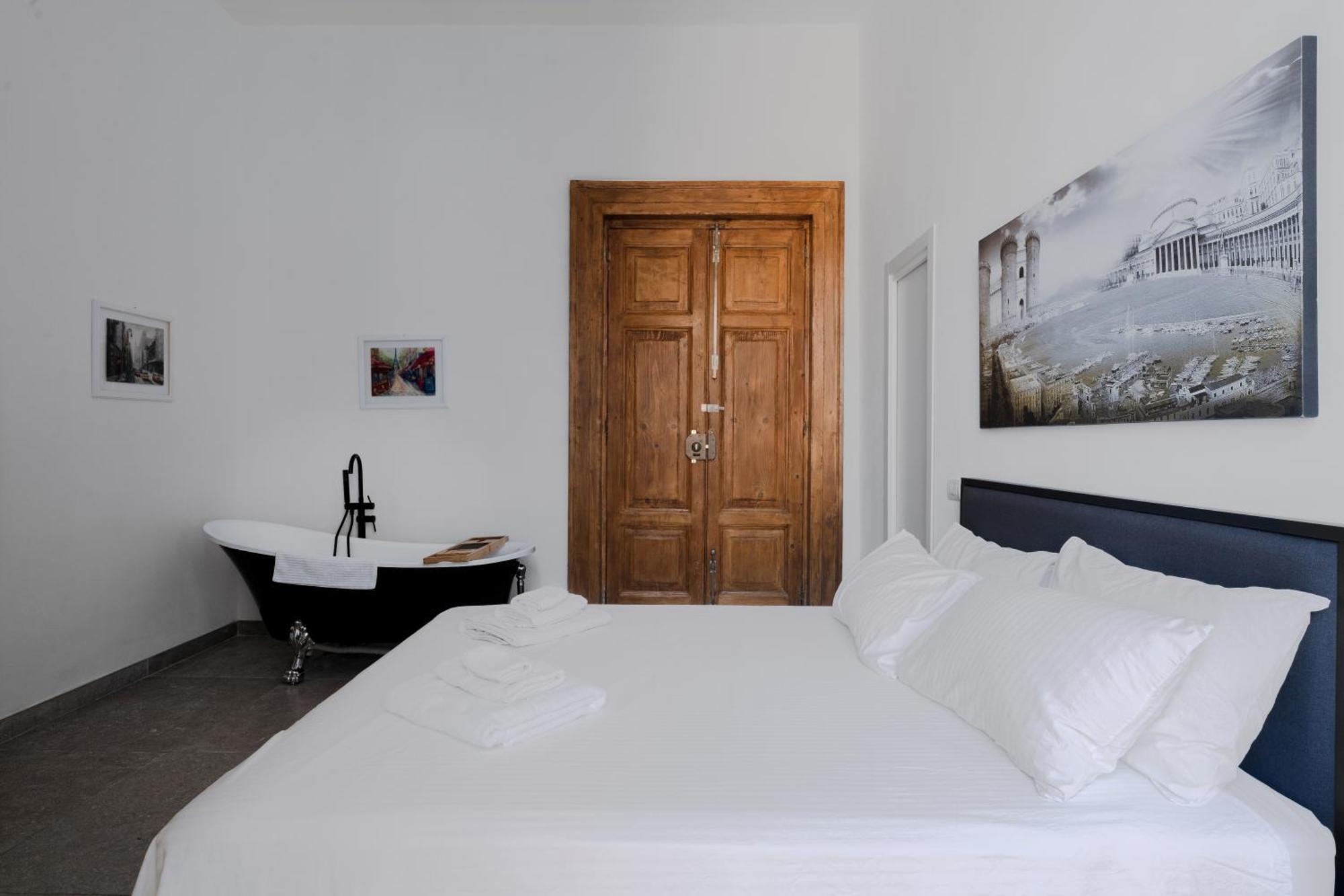La Bella Vita Luxury Apartament And Travel Solution Napoli Exterior foto